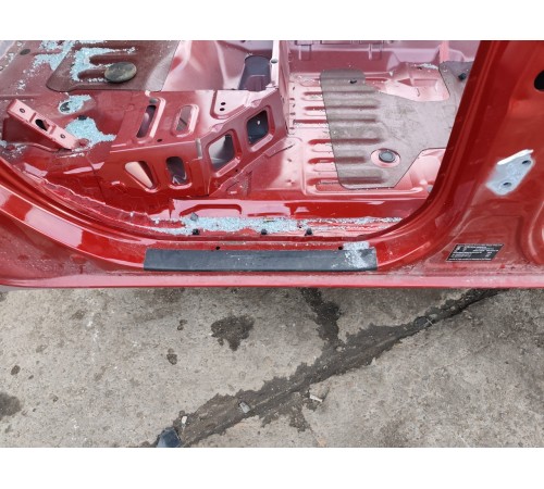 Порог с центральной стойкой (правый)