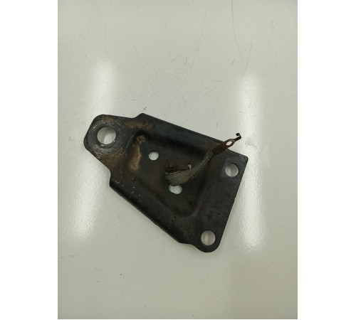 Кронштейн переднего подрамника левый