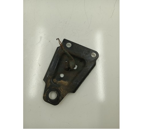 Кронштейн переднего подрамника левый