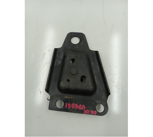 Кронштейн переднего подрамника левый