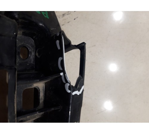 Кронштейн заднего бампера (правый)