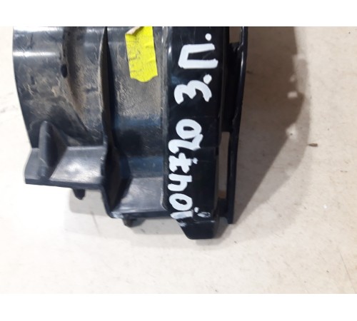 Кронштейн заднего бампера (правый)