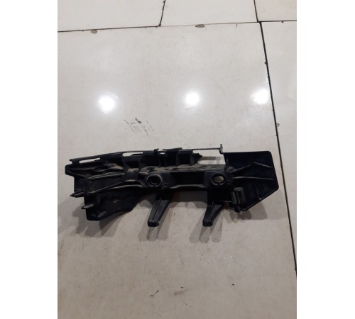 Кронштейн заднего бампера (правый)