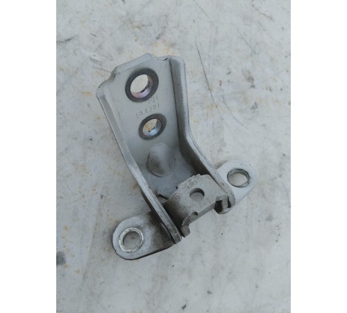 Петля двери передняя правая верхняя