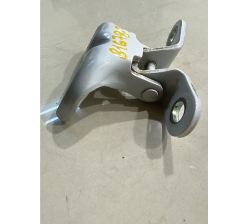 Петля двери(задняя правая верхняя)