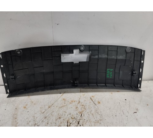 Накладка задней панели замка багажника