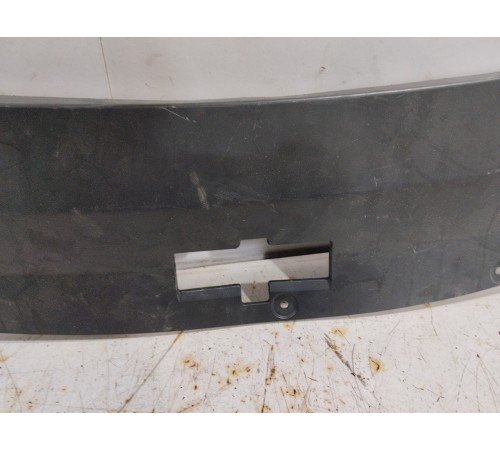 Накладка задней панели замка багажника