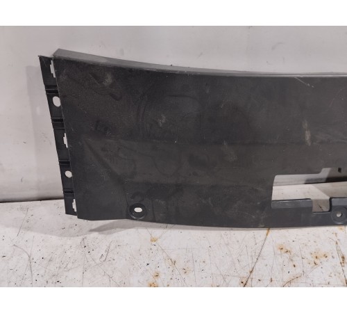 Накладка задней панели замка багажника