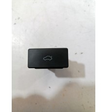 Кнопка открывания багажника