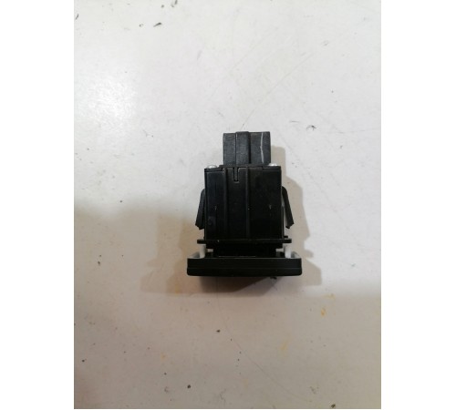 Кнопка открывания багажника