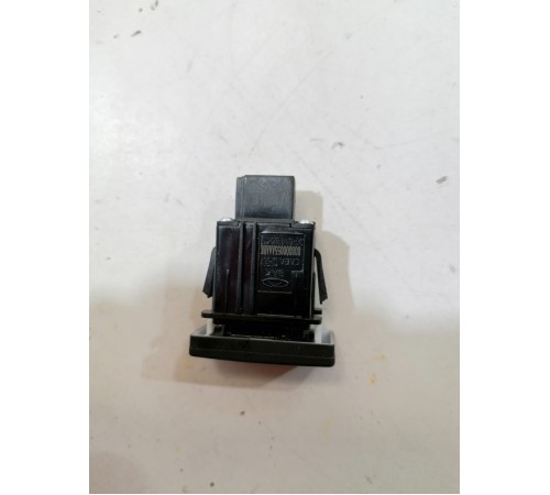 Кнопка открывания багажника