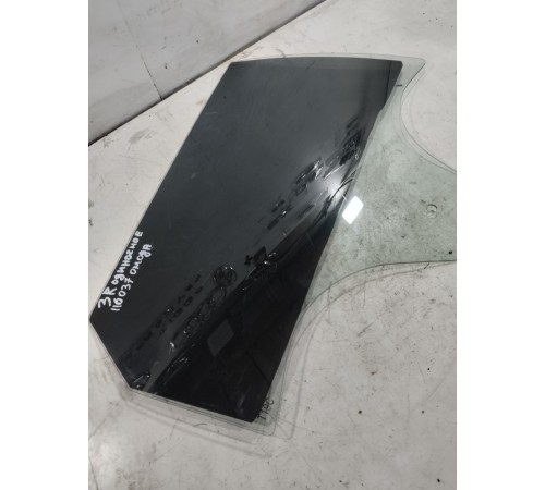 Стекло двери заднее правое