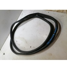 Уплотнитель проема двери передний правый