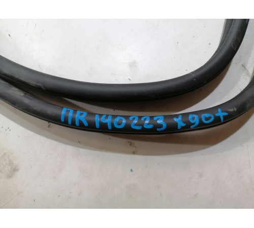 Уплотнитель проема двери передний правый