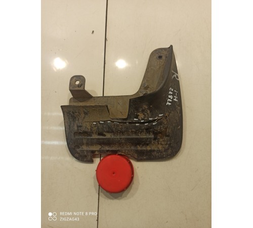 Брызговик (передний, правый)