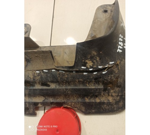 Брызговик (передний, правый)