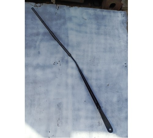 Поводок стеклоочистителя передний правый