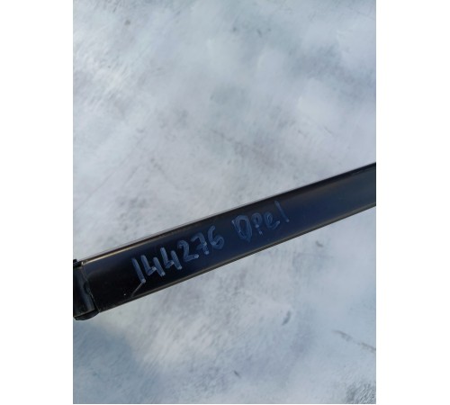 Поводок стеклоочистителя передний правый