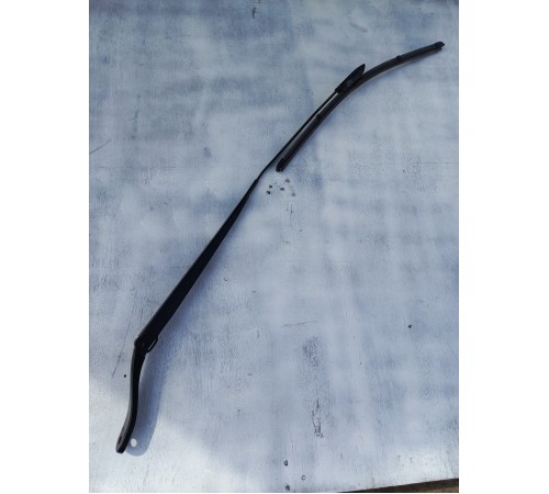 Поводок стеклоочистителя передний правый