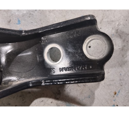 Петля двери передняя правая верхняя