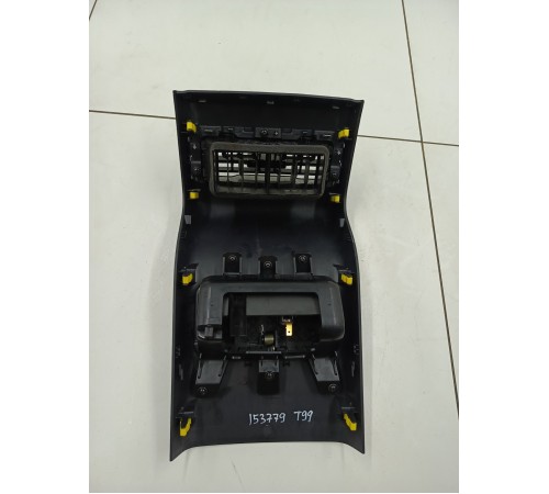 Накладка центральной консоли задняя с воздушным дефлектором