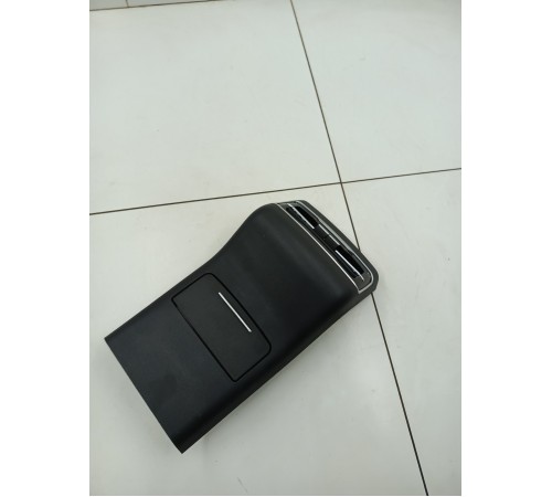 Накладка центральной консоли задняя с воздушным дефлектором