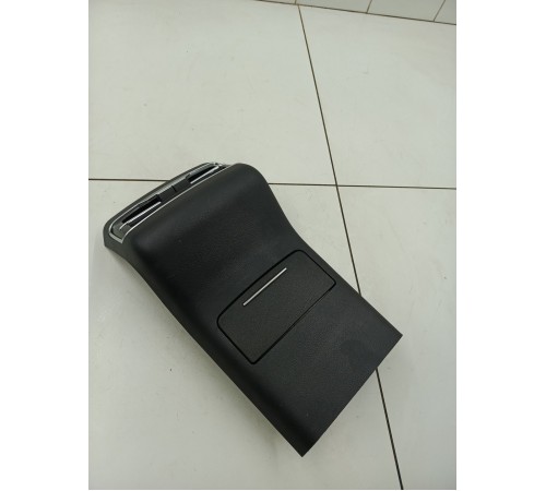 Накладка центральной консоли задняя с воздушным дефлектором