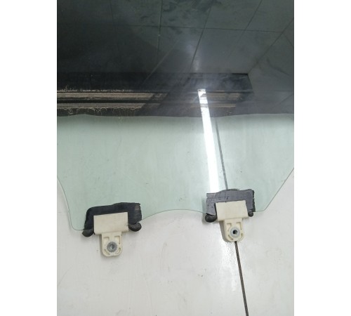 Стекло двери заднее левое