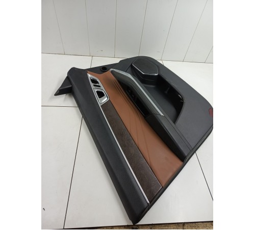 Обшивка двери передняя левая