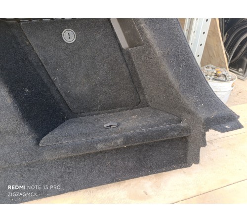 Обшивка багажника правая