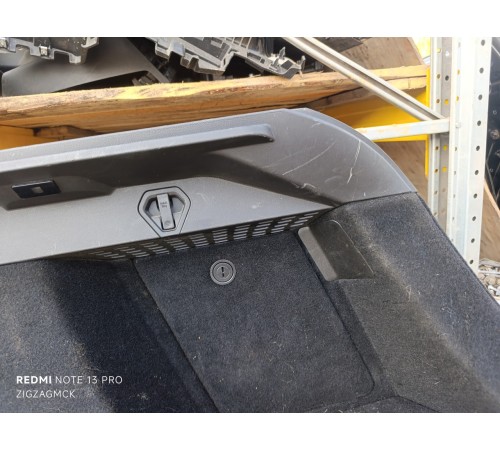 Обшивка багажника правая