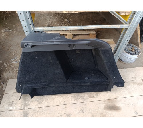 Обшивка багажника правая