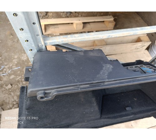 Обшивка багажника правая