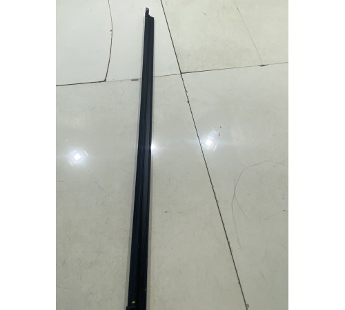 Уплотнитель стекла (передний правый внутренний)