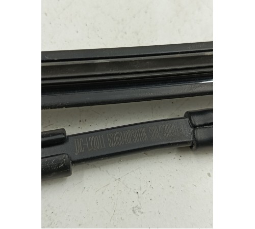 Поводок стеклоочистителя (правый)