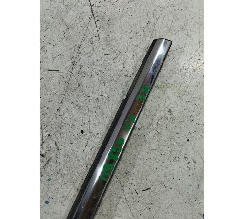 Уплотнитель стекла задний правый внешний