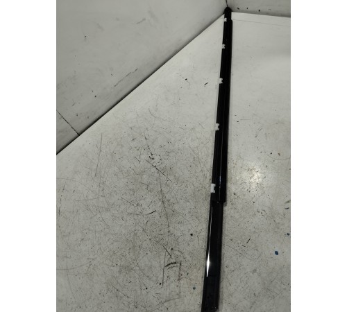 Уплотнитель стекла задний правый внешний