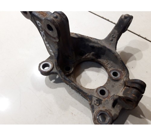 Кулак поворотный (передний правый)