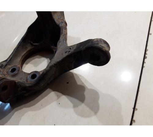 Кулак поворотный (передний правый)