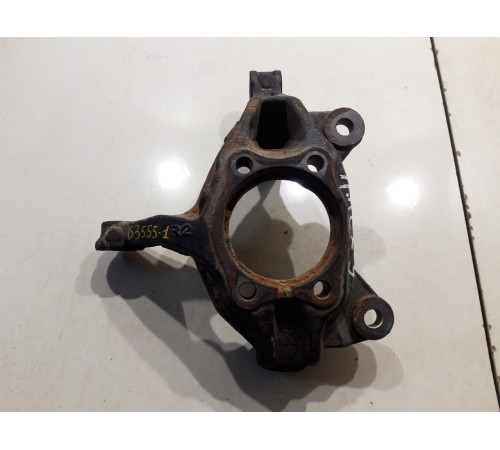 Кулак поворотный (передний правый)