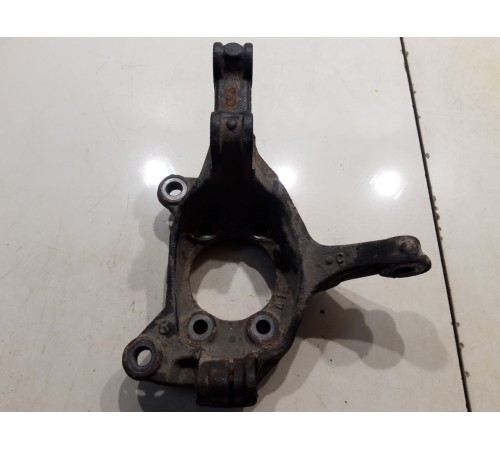 Кулак поворотный (передний правый)