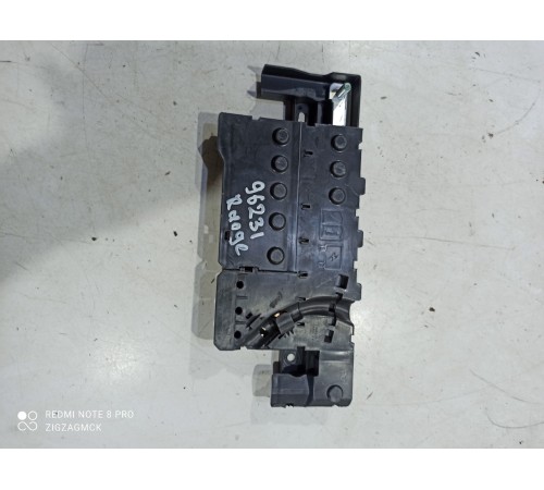 Блок предохранителей и реле