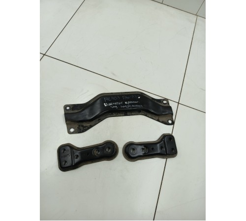 Комплект кронштейнов заднего подрамника