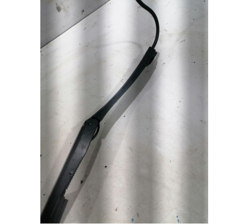 Поводок стеклоочистителя левый