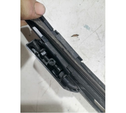 Поводок стеклоочистителя левый