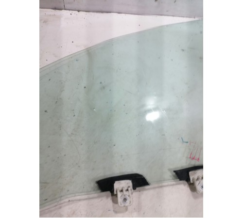 Стекло двери переднее левое