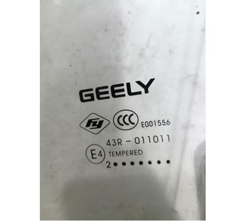 Стекло двери переднее левое