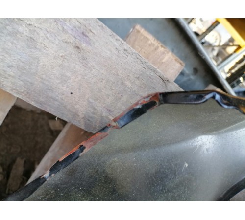 Крыло переднее правое