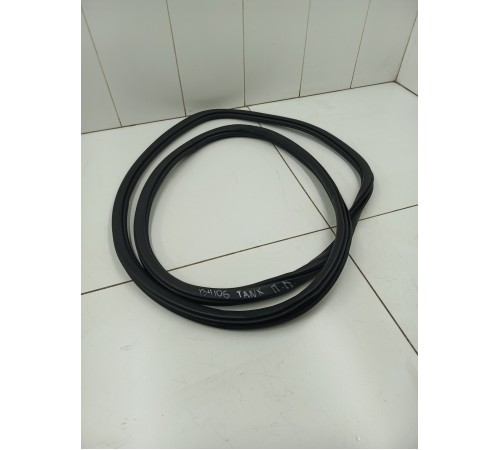 Уплотнитель двери передний правый