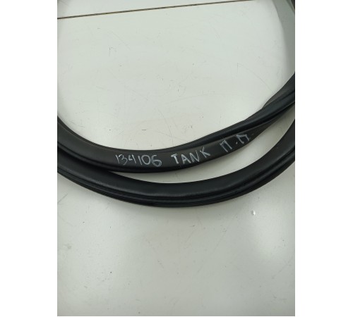 Уплотнитель двери передний правый